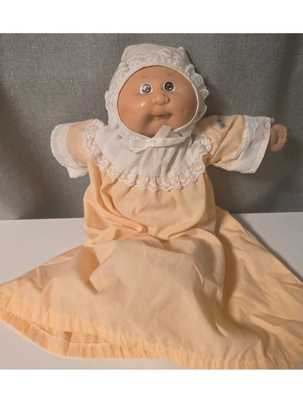 VTG 1982 Cabbage Patch Kids Doll with Peach Dress and Lace Bonnet